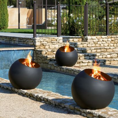 Bubble è un braciere design con funzionamento a legna