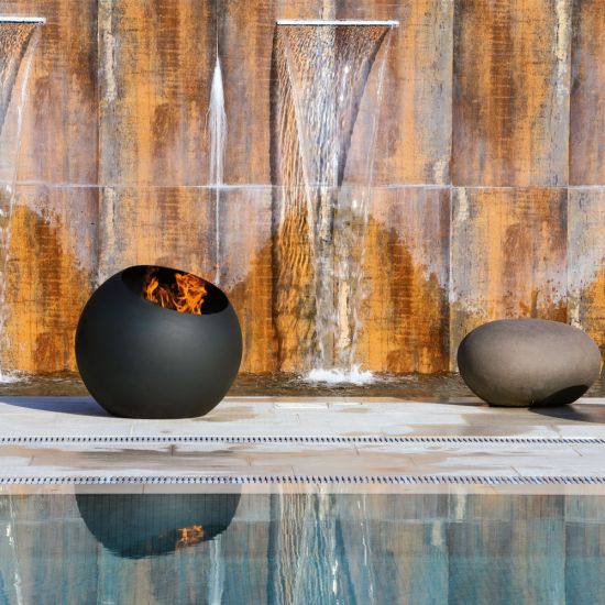 Bubble è un braciere design con funzionamento a legna
